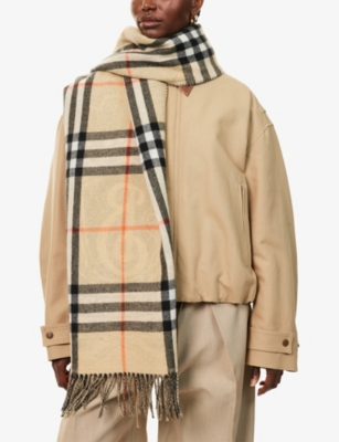 Burberry Pattern Jacquard Checked Fringed-edge Scarf In Neutral