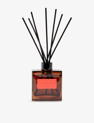 P.F CANDLE CO: Plush Vetiver Scented Diffuser 471g