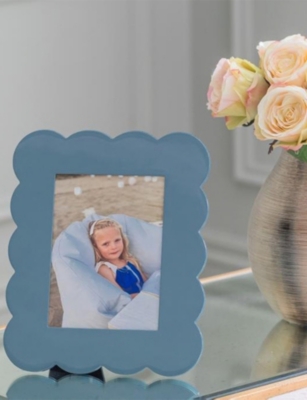 ADDISON ROSS LONDON: Scallop Lacquer Photo Frame 5” x 7”