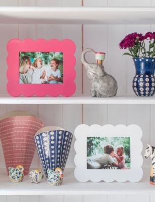 ADDISON ROSS LONDON: Scallop Lacquer Photo Frame 5” x 7”