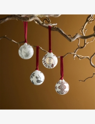 WEDGWOOD: Festive Tonquin No 2 Ceramic Christmas Ornament