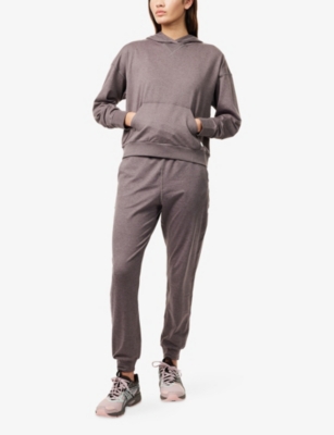 Vuori Womens Huckleberry Heather Performance Tapered-leg Stretch-woven Jogging Bottoms In Purple