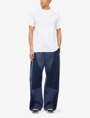 NIKE: Stride Crewneck Woven T-Shirt