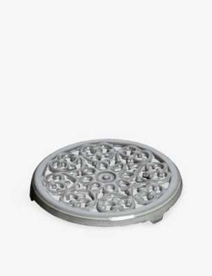 Staub Grenadine Red Lily Cast-iron Trivet In Gray